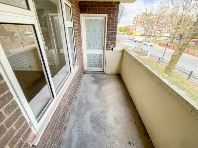 12 Sydney House, Adelaide Street, Hull, HU1 2SU
 3