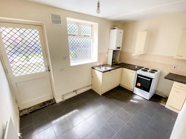 12 Sydney House, Adelaide Street, Hull, HU1 2SU
 3