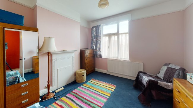 16 Woodside Park, South Norwood, London, SE25 5DN
 3