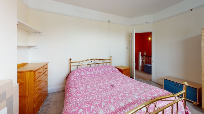 16 Woodside Park, South Norwood, London, SE25 5DN
 3