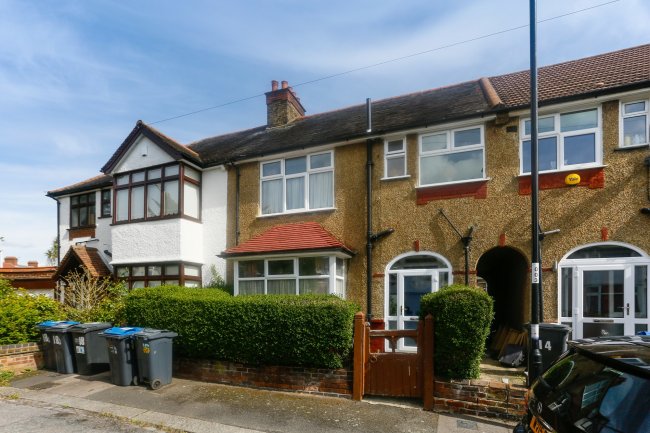 16 Woodside Park, South Norwood, London, SE25 5DN
 3