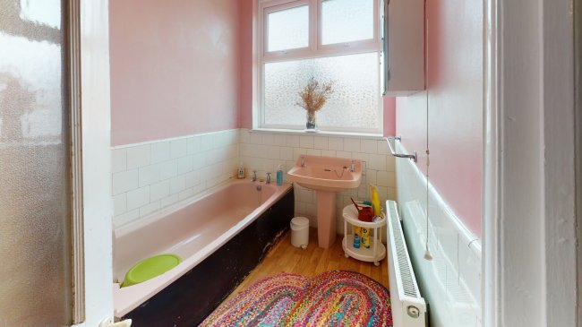 16 Woodside Park, South Norwood, London, SE25 5DN
 3