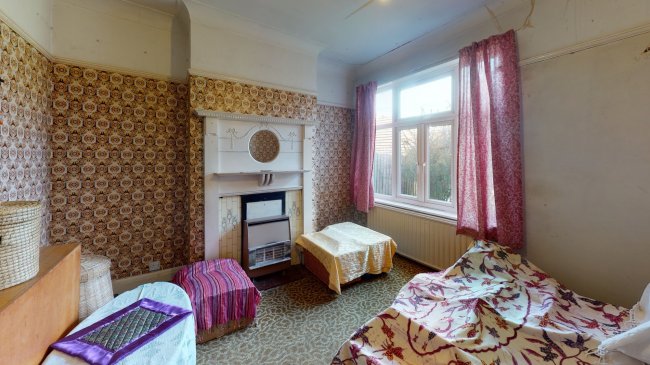 16 Woodside Park, South Norwood, London, SE25 5DN
 3