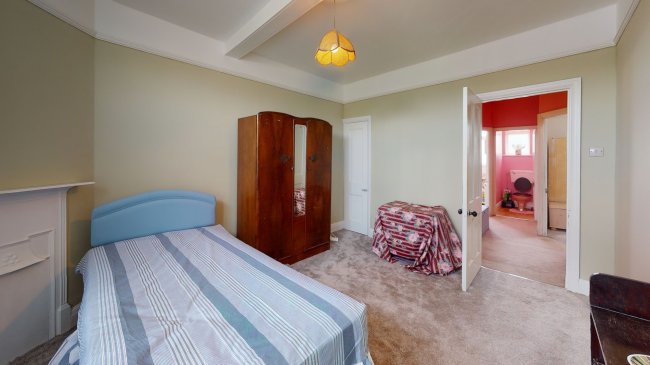 16 Woodside Park, South Norwood, London, SE25 5DN
 3