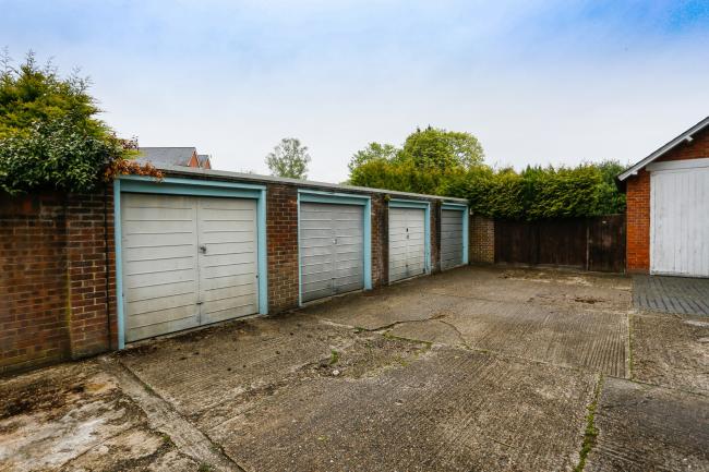 Flats 1-4, 24 Murdoch Road, Wokingham, Berkshire RG40 2DF
 7