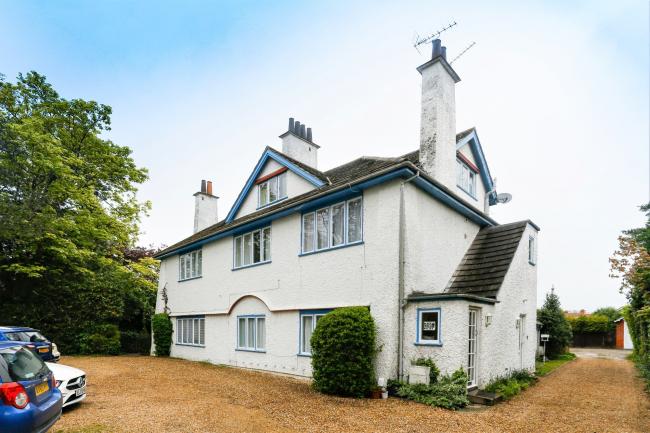 Flats 1-4, 24 Murdoch Road, Wokingham, Berkshire RG40 2DF
 7