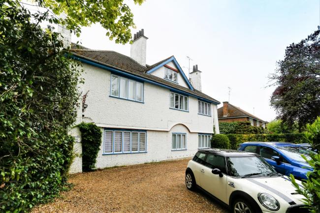 Flats 1-4, 24 Murdoch Road, Wokingham, Berkshire RG40 2DF
 7