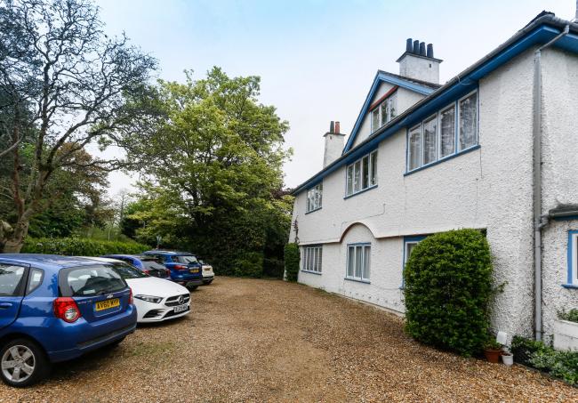 Flats 1-4, 24 Murdoch Road, Wokingham, Berkshire RG40 2DF
 7