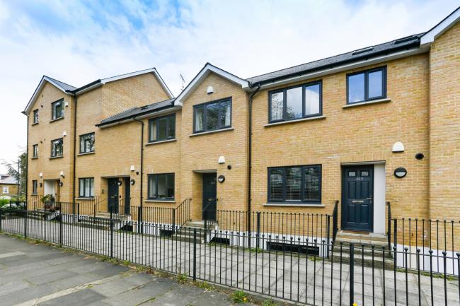 60E Upper Tulse Hill, Streatham Hill, London SW2 2RW
 3