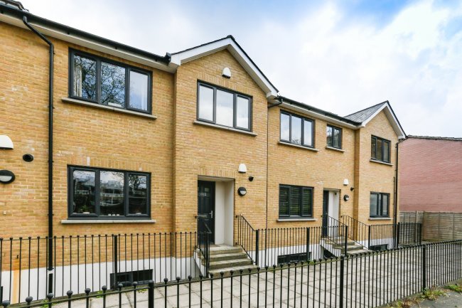 60E Upper Tulse Hill, Streatham Hill, London SW2 2RW
 3