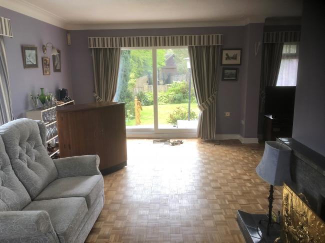 136 Biggin Hill, Upper Norwood, London SE19 3HP
 9