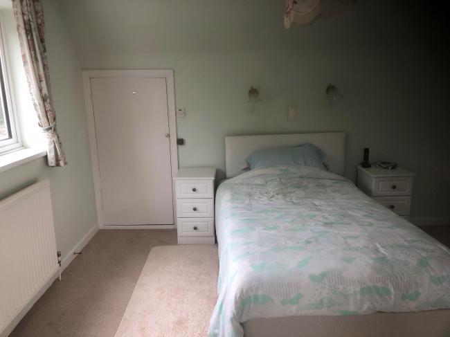 136 Biggin Hill, Upper Norwood, London SE19 3HP
 9