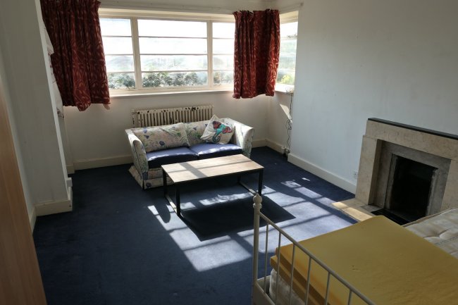 81 Dorchester Court, Herne Hill, London SE24 9QY
 5