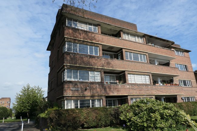 81 Dorchester Court, Herne Hill, London SE24 9QY
 5
