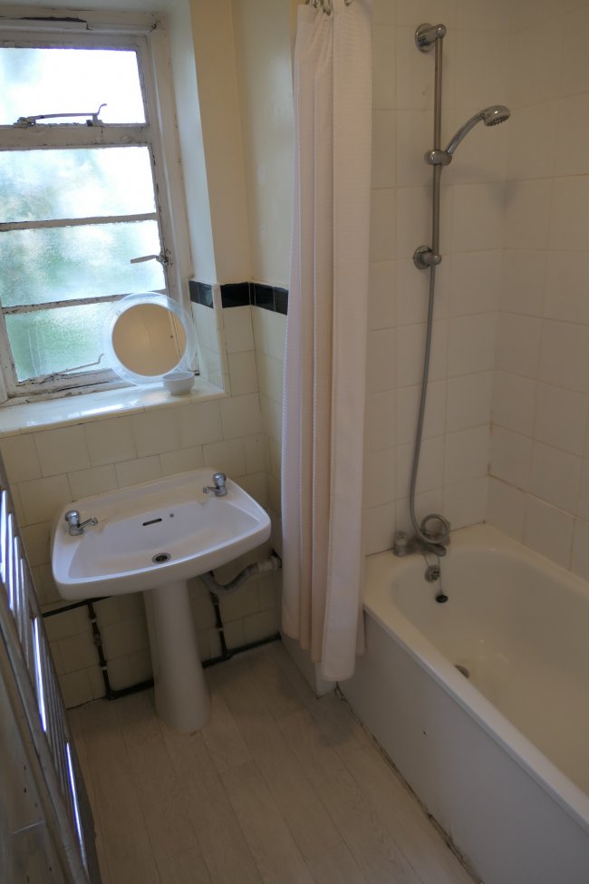 81 Dorchester Court, Herne Hill, London SE24 9QY
 5