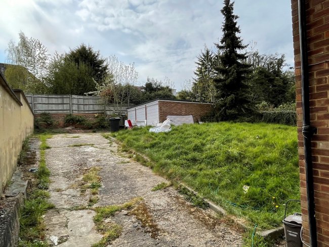 101 Sunny Gardens Road, Hendon, London, NW4 1SH
 6