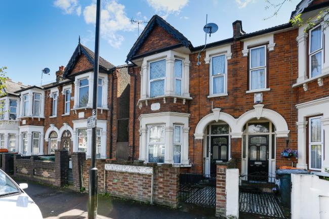 318 Central Park Road, East Ham, London E6 3AD
 3