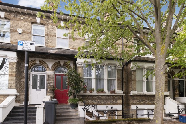 49B Linden Gardens, Chiswick, London W4 2EH
 8