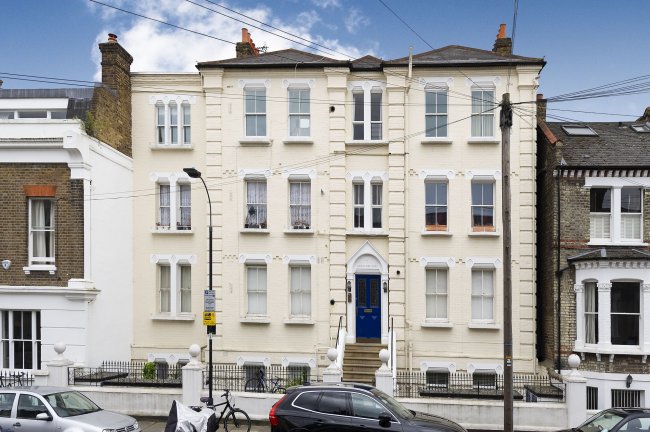 9 Grosvenor Court, Irving Road, West Kensington, London W14 0JU
 7