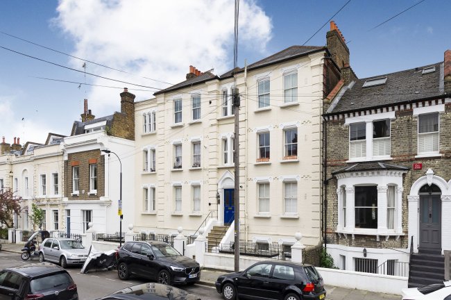 9 Grosvenor Court, Irving Road, West Kensington, London W14 0JU
 7