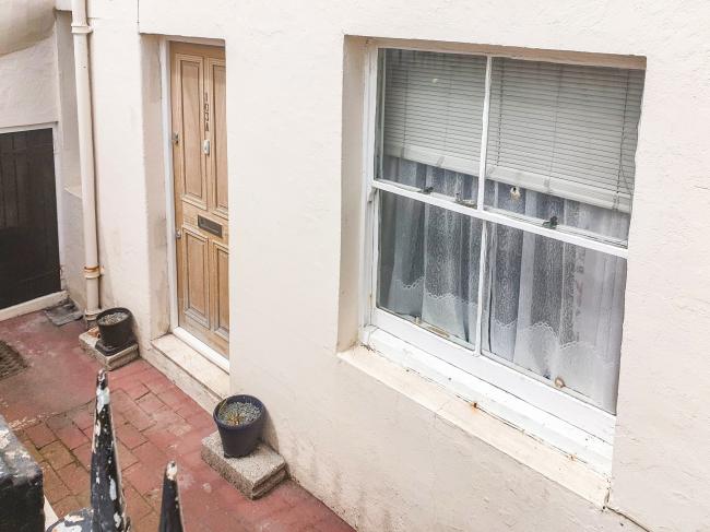 Basement Flat, 103 Roundhill Crescent, Brighton, East Sussex BN2 3GP
 1
