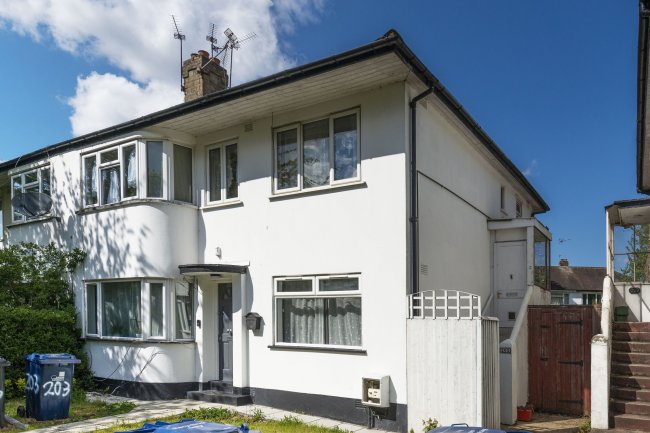 205 Drayton Bridge Road, West Ealing, London W13 0JH
 3