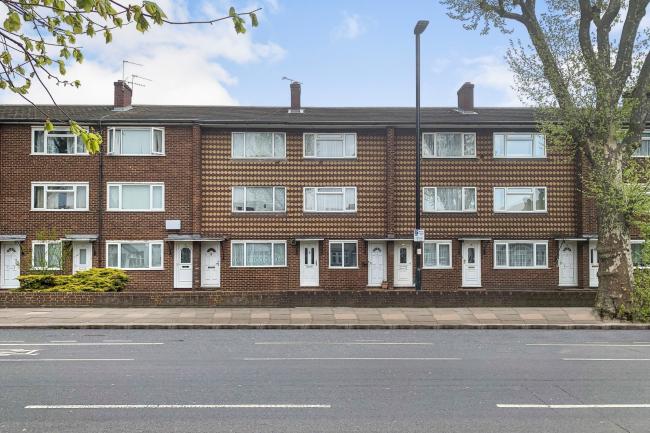 12 Byron Court, Boston Road, Hanwell, London W7 2AY
 6