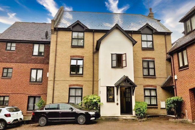 16 The Chimes, Bishops Walk, Rochester, Kent, ME1 1AF 
 4