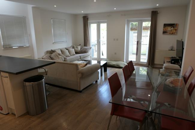 206 Queens Road, Wimbledon, London SW19 8LY
 3