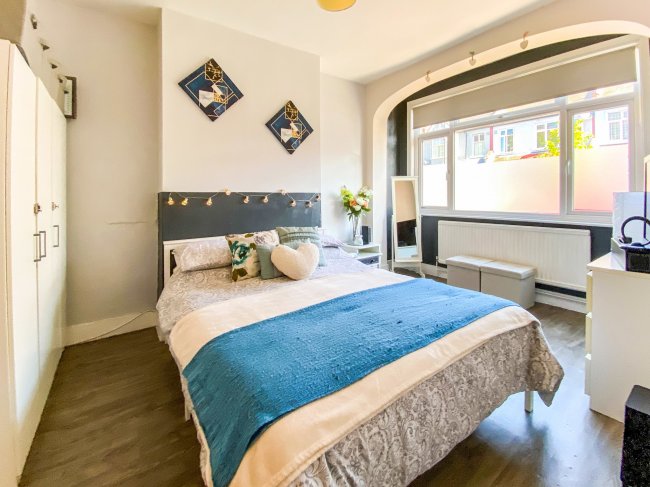 160A Links Road, Tooting, London SW17 9ES 
 1