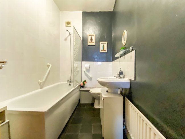 160A Links Road, Tooting, London SW17 9ES 
 1