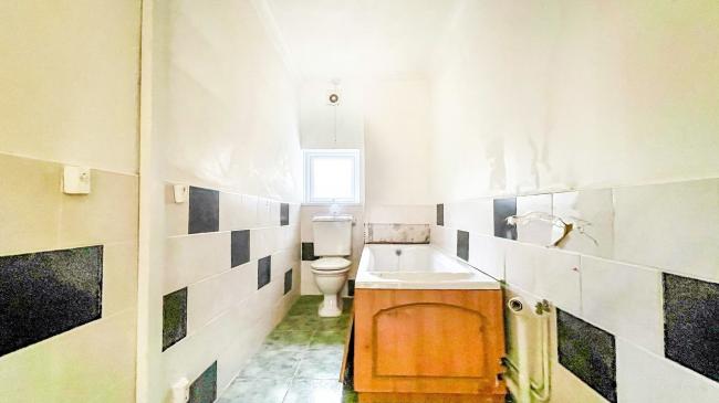 30 Ynysmeudwy Road, Pontardawe, Swansea, SA8 4QD
 7