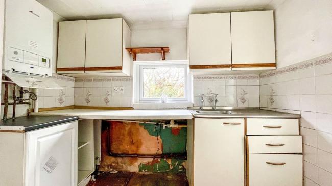 30 Ynysmeudwy Road, Pontardawe, Swansea, SA8 4QD
 7