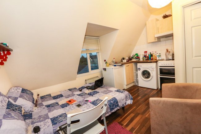 196 Whittington Road, London, N22 8YL 3