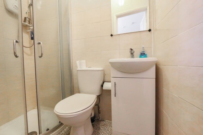 196 Whittington Road, London, N22 8YL 3