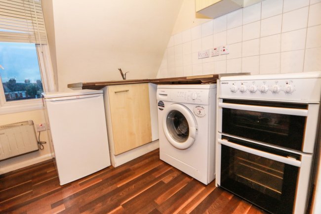 196 Whittington Road, London, N22 8YL 3