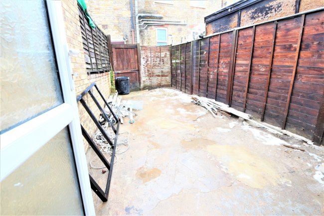 196 Whittington Road, London, N22 8YL 3
