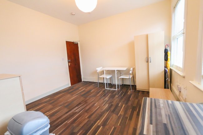 196 Whittington Road, London, N22 8YL 3