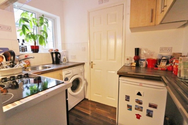 196 Whittington Road, London, N22 8YL 3