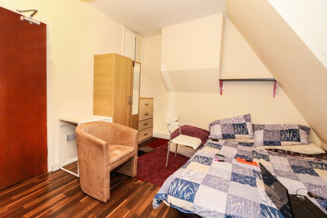 196 Whittington Road, London, N22 8YL 3