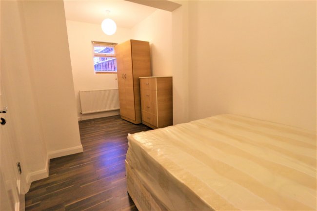 196 Whittington Road, London, N22 8YL 3