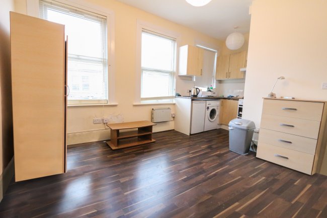 196 Whittington Road, London, N22 8YL 3