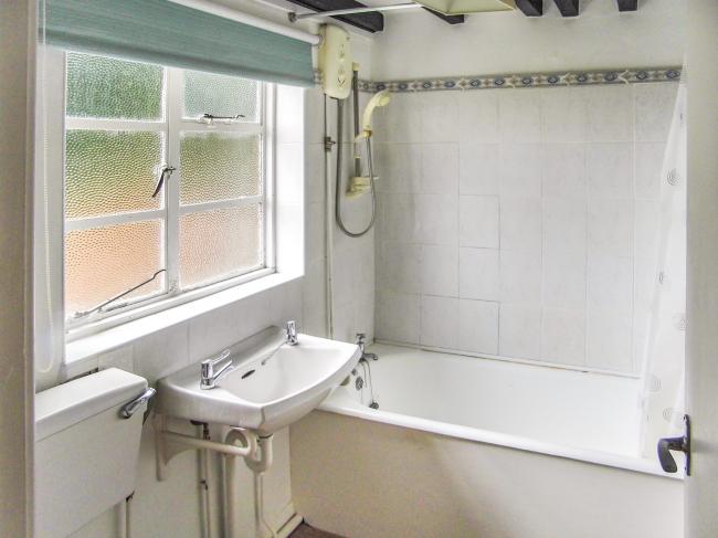 16 The Terrace, High Street, Mickleton, Chipping Campden, Gloucestershire GL55 6SL 7