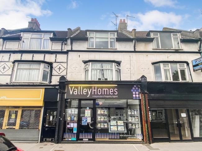 25 Chipstead Valley Road, Coulsdon, Surrey, CR5 2RB 5