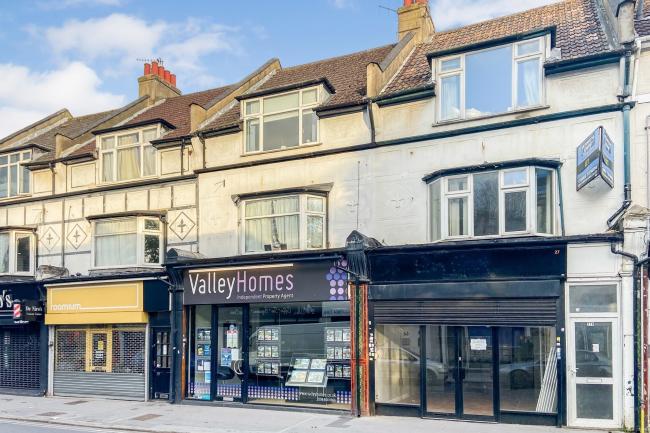 25 Chipstead Valley Road, Coulsdon, Surrey, CR5 2RB 5