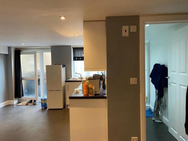 25 Chipstead Valley Road, Coulsdon, Surrey, CR5 2RB 5