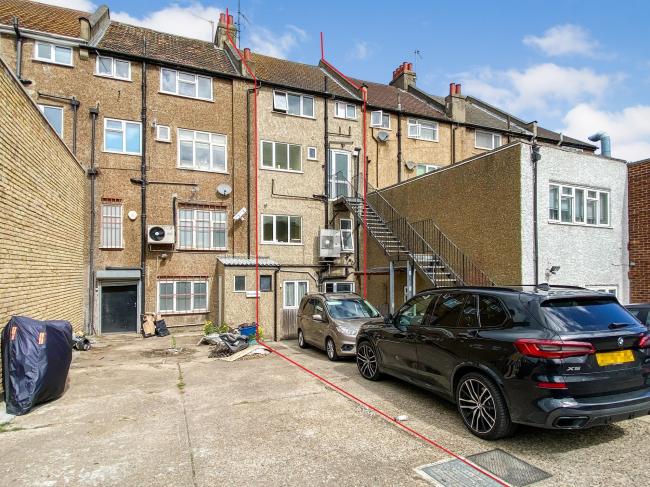 25 Chipstead Valley Road, Coulsdon, Surrey, CR5 2RB 5