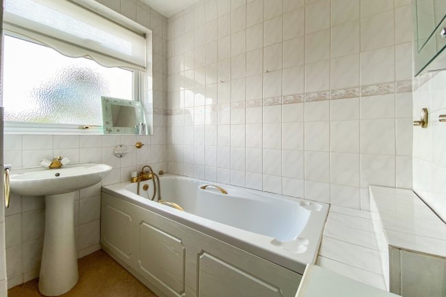 55 Chelsham Road, Warlingham, Surrey CR6 9EQ
 5