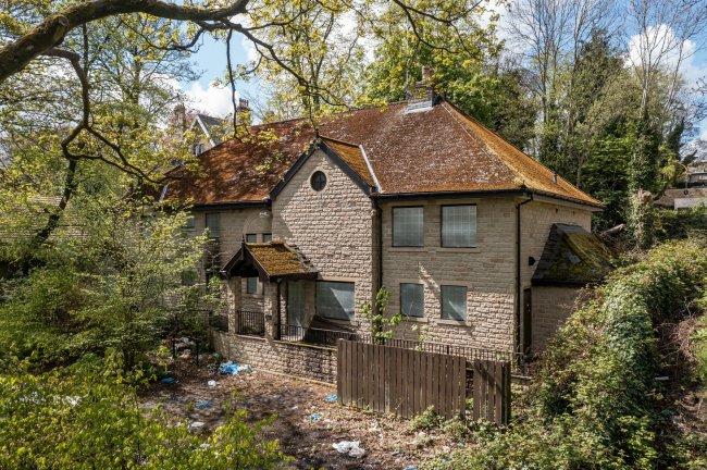 14 Oak Mount, Bradford BD8 7BE 2