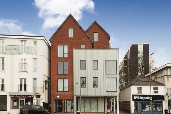 17 Ongar Road, Brentwood, Essex CM15 9AU 10